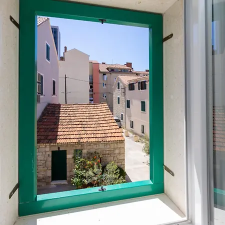 New!!! Deluxe Dino In The Old Town Of Spalato