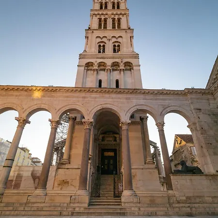 Apartman Deluxe Dino In The Old Town Of *