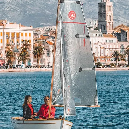 Apartman Deluxe Dino In The Old Town Of