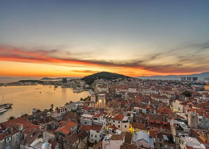 Deluxe Dino In The Old Town Of 스플리트