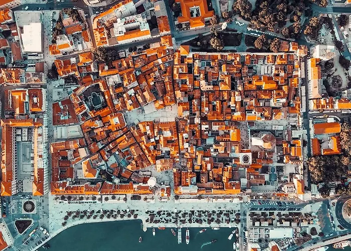 아파트 Deluxe Dino In The Old Town Of *